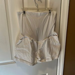 Target White maternity shorts